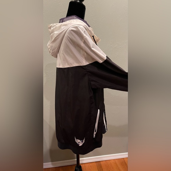 Black and white Quicksilver rain jacket size large in great condition - Picture 3 of 6